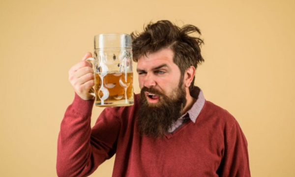 Врачи назвали самый вредный для фигуры алкоголь
